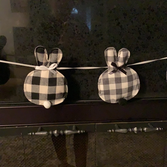Easter Buffalo Plaid Bunny Rabbit Garland Like New Condition FARMHOUSE - Picture 5 of 10